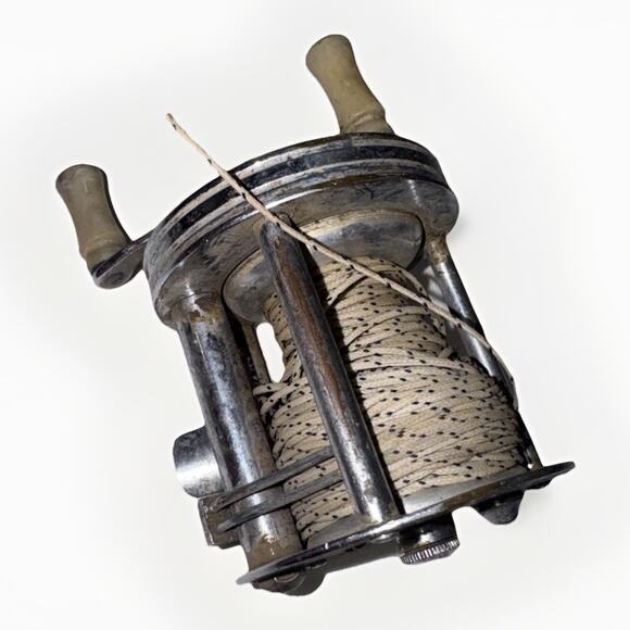 Vintage Pflueger Trump Casting Fishing Reel Trademark No. 1943 - Picture 4 of 5